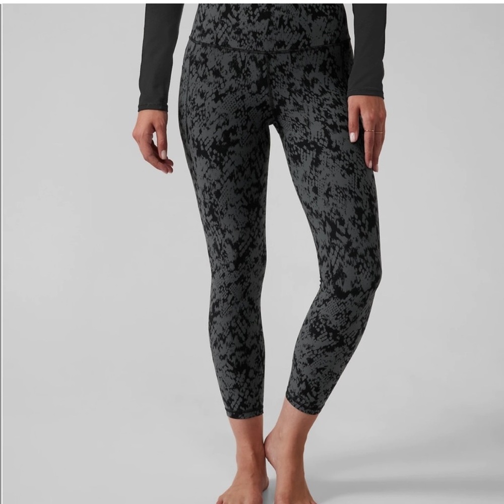 Athleta salutation stash pocket 7/8 small petite